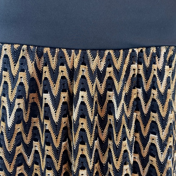 LE CHATEAU Black & Gold Bubble Hem Dress - Picture 5 of 7